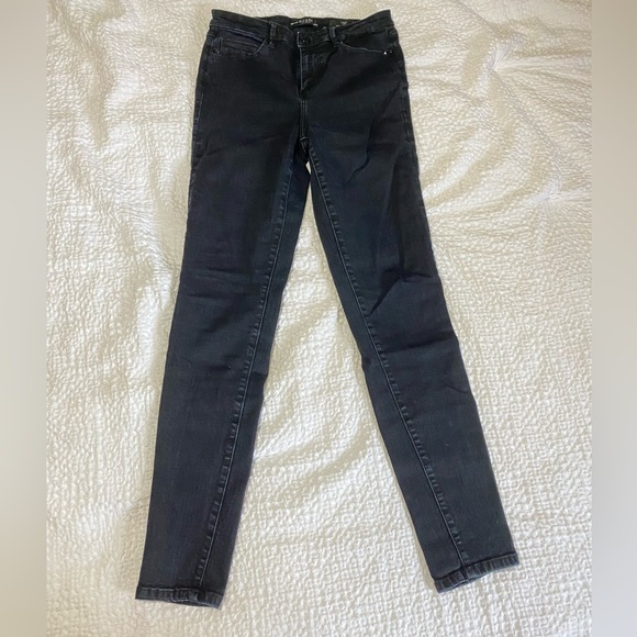 Guess 1981 High Rise Skinny Jean - Picture 2 of 3